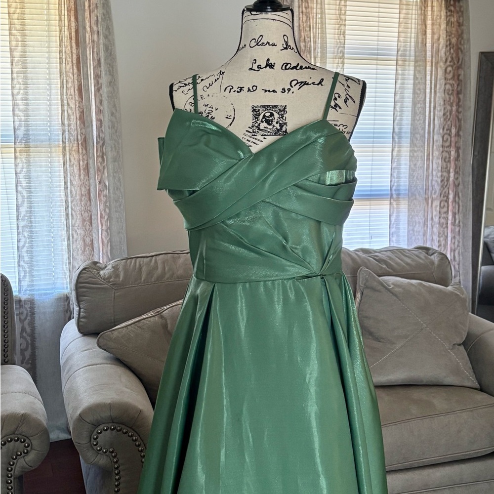 Prom Pageant Dress - Picture 3 of 9